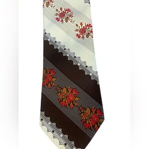 Vintage 1970’s Brown Creme Floral necktie by Prestwick